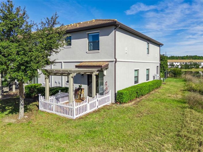 Image No.19-3 Bed Townhouse for sale