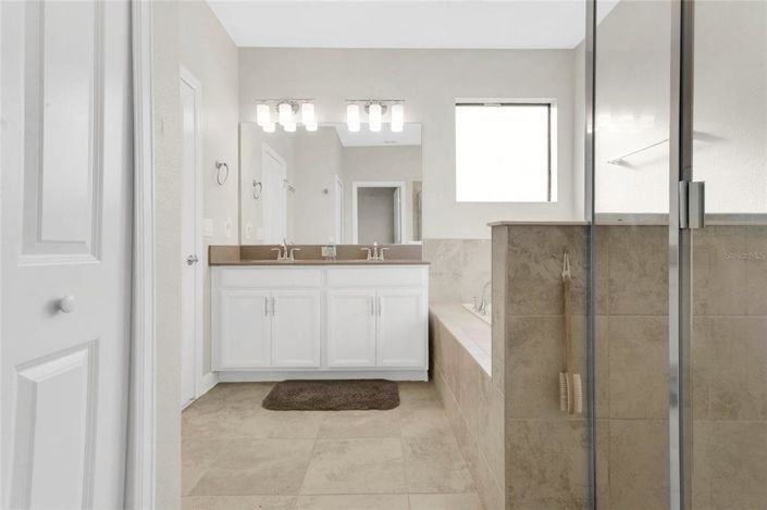 Image No.17-3 Bed Townhouse for sale