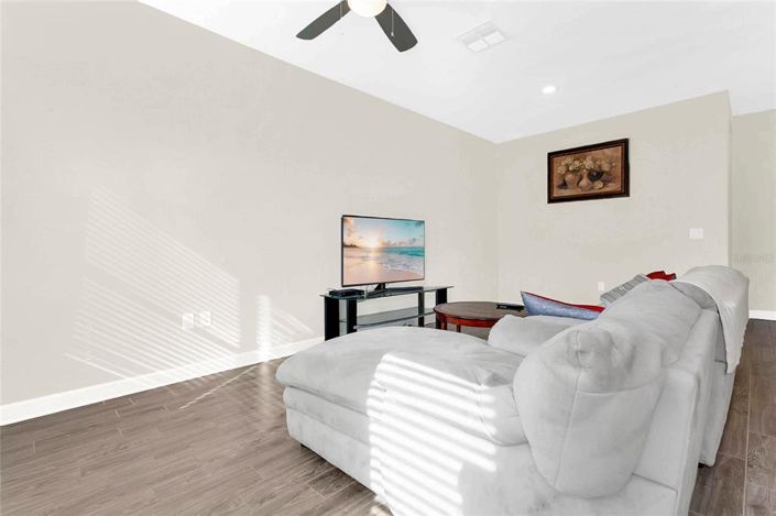 Image No.6-3 Bed Townhouse for sale