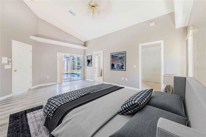 Image No.19-5 Bed Property for sale