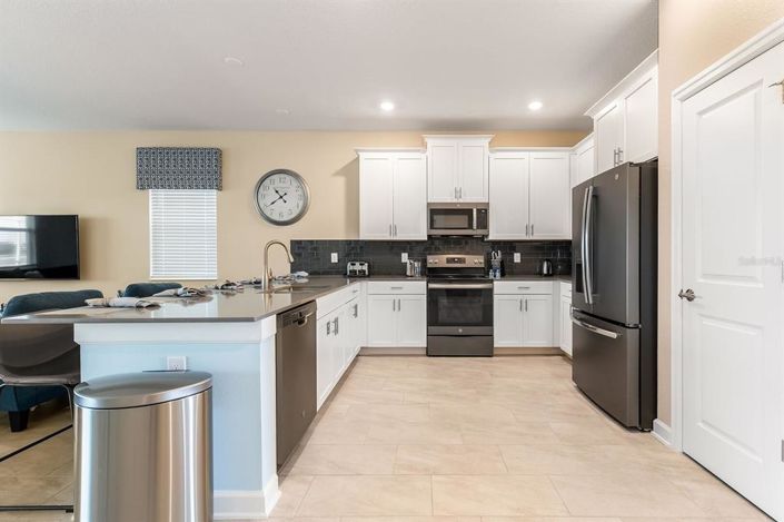 Image No.18-7 Bed Property for sale