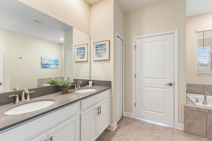 Image No.35-7 Bed Property for sale