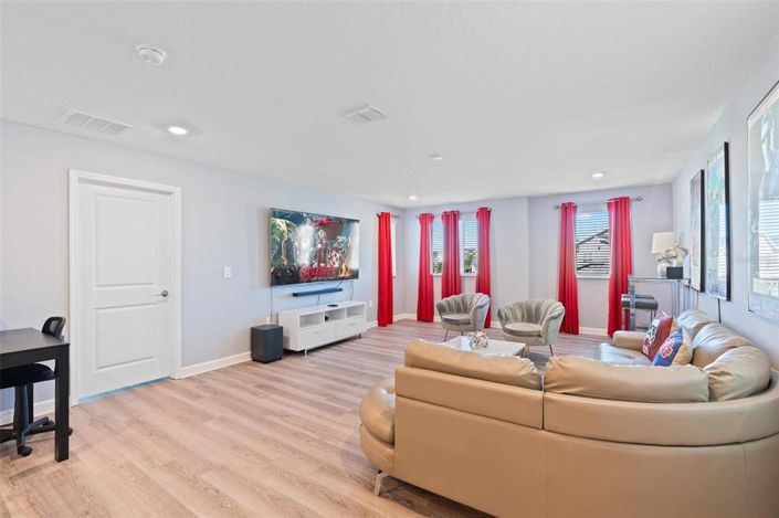 Image No.18-7 Bed House for sale