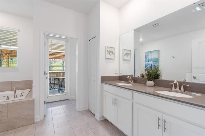 Image No.24-7 Bed Property for sale