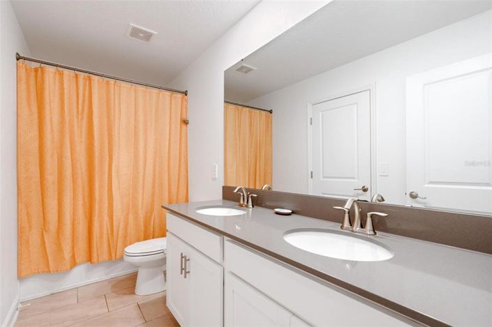 Image No.32-7 Bed Property for sale