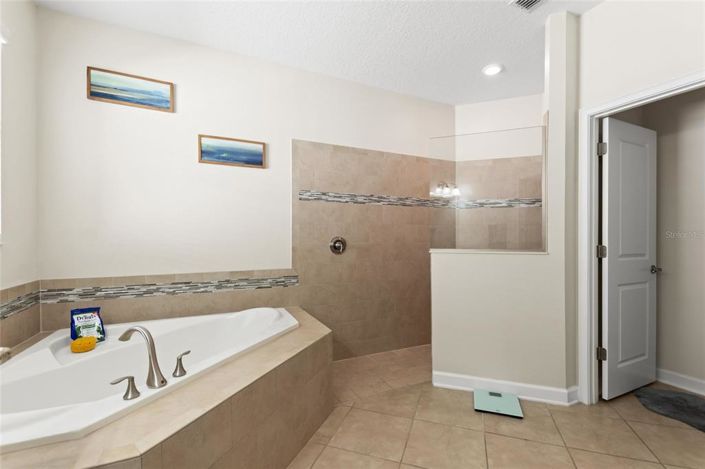 Image No.18-4 Bed Property for sale