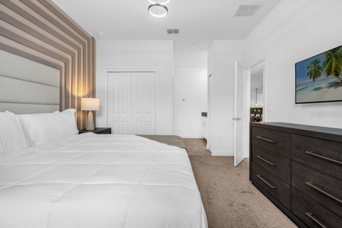 Image No.24-6 Bed Property for sale