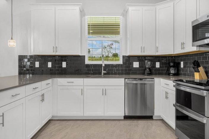 Image No.25-6 Bed Property for sale