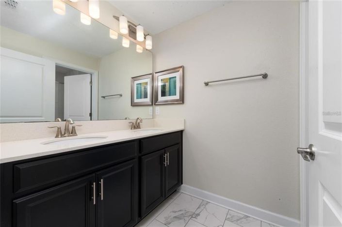 Image No.15-4 Bed Townhouse for sale