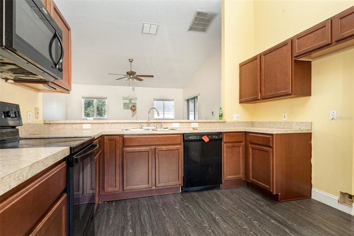 Image No.15-3 Bed House for sale