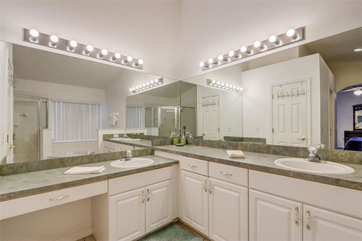 Image No.17-4 Bed Property for sale