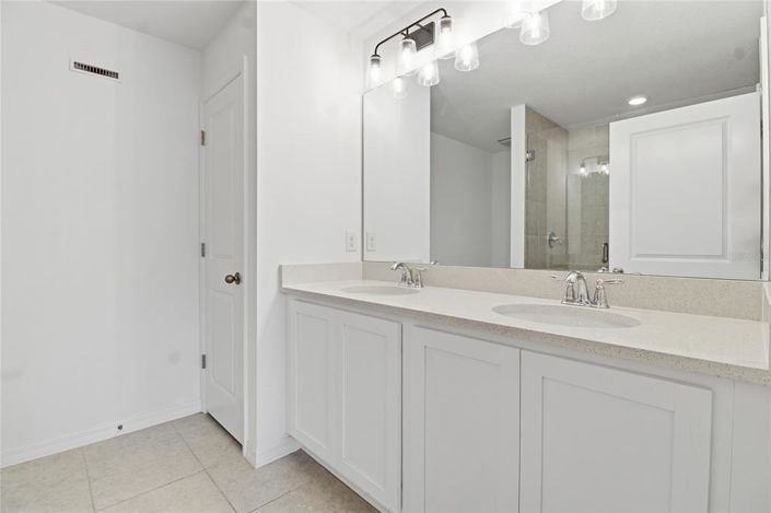 Image No.26-3 Bed Townhouse for sale