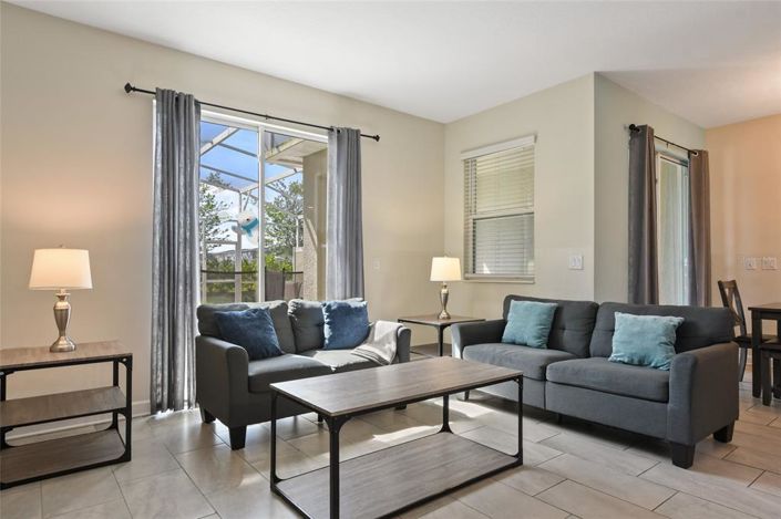 Image No.11-4 Bed Townhouse for sale