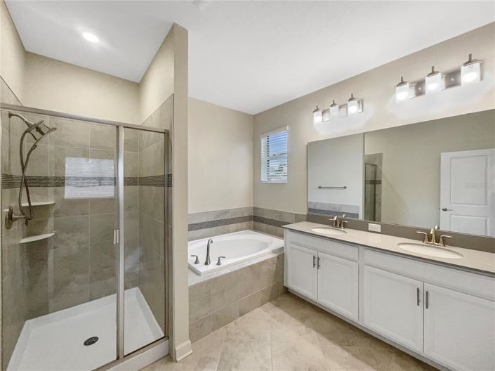 Image No.18-4 Bed House for sale