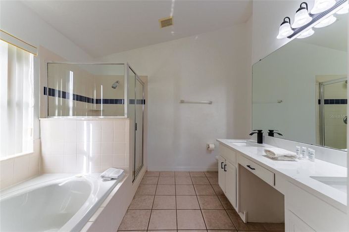 Image No.12-4 Bed Property for sale