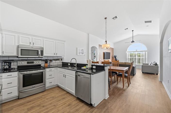 Image No.2-4 Bed House for sale