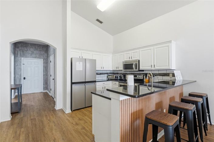 Image No.4-4 Bed Property for sale