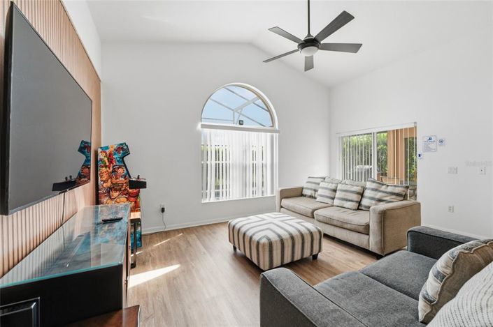 Image No.8-4 Bed House for sale