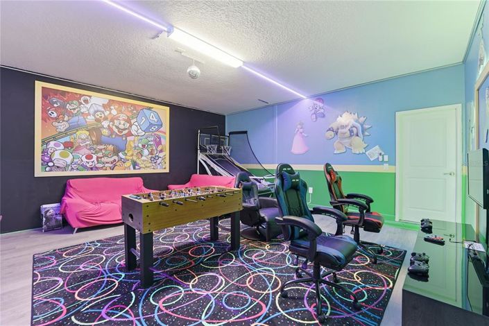 Image No.20-8 Bed Property for sale