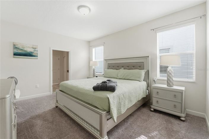 Image No.22-8 Bed Property for sale