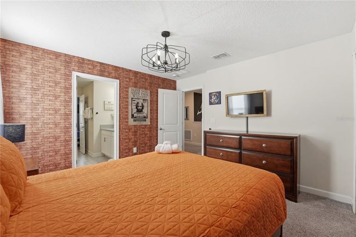 Image No.40-8 Bed House for sale