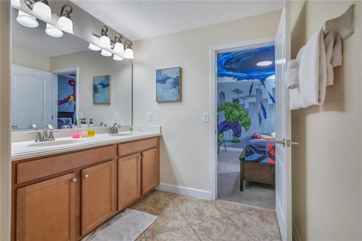 Image No.17-8 Bed Property for sale