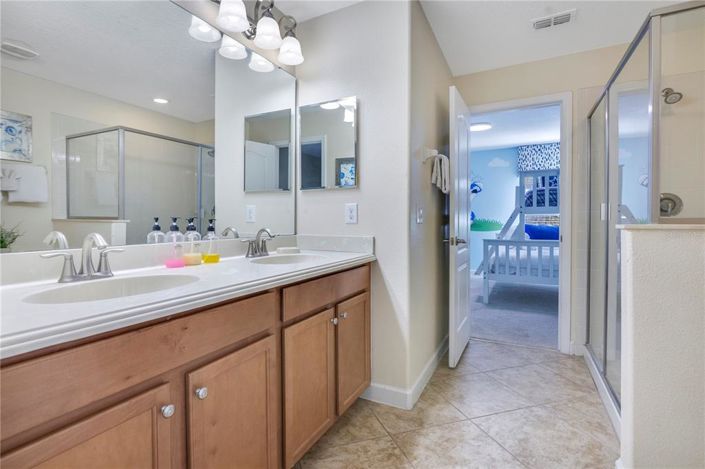 Image No.22-8 Bed Property for sale