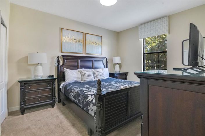 Image No.27-8 Bed Property for sale