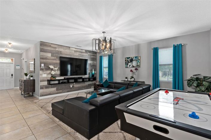 Image No.2-6 Bed House for sale