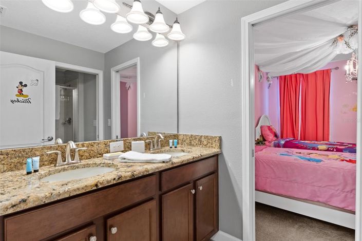 Image No.26-6 Bed House for sale