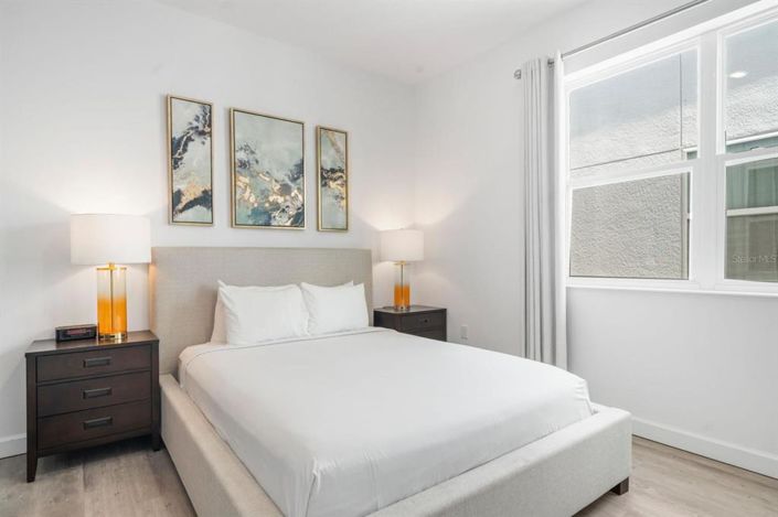 Image No.19-5 Bed Townhouse for sale