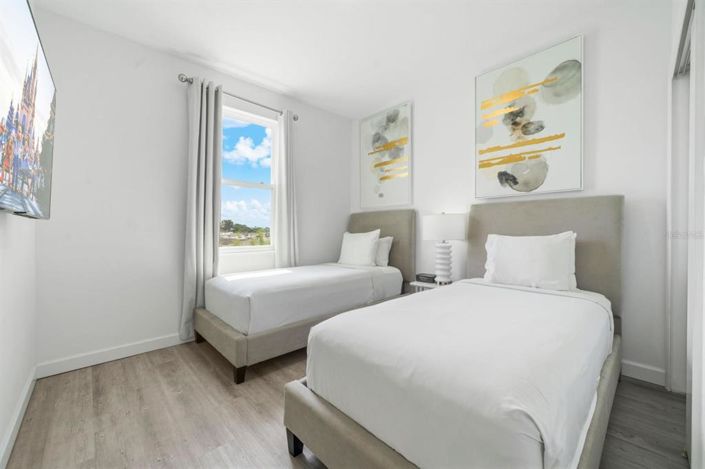 Image No.21-5 Bed Townhouse for sale