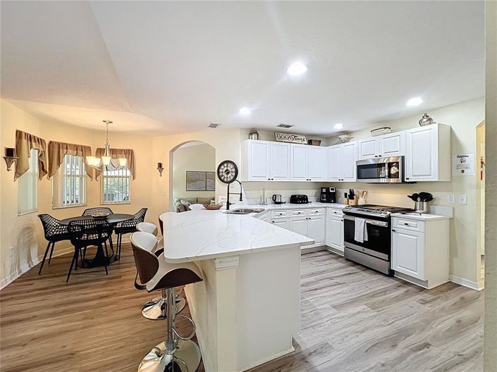 Image No.17-4 Bed Property for sale