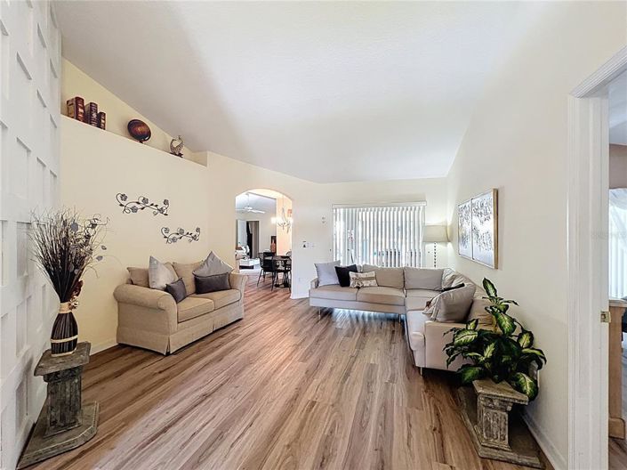 Image No.6-4 Bed Property for sale