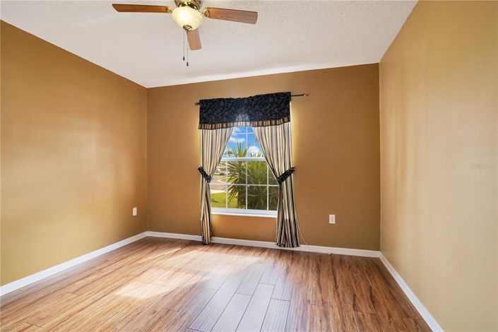 Image No.12-3 Bed Property for sale