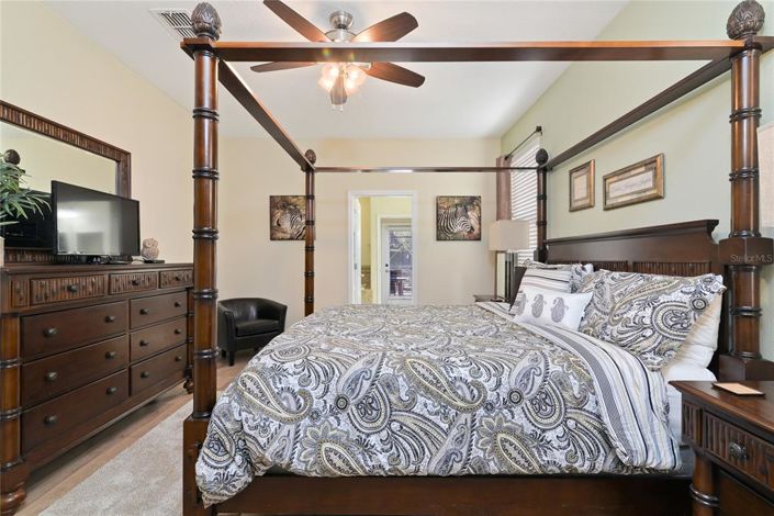 Image No.13-9 Bed Property for sale