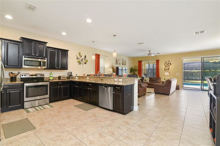 Image No.2-9 Bed Property for sale