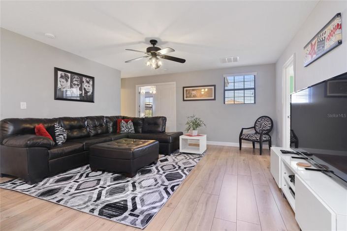 Image No.8-9 Bed Property for sale