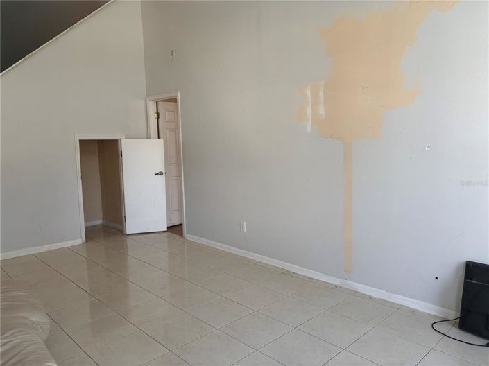 Image No.17-5 Bed House for sale