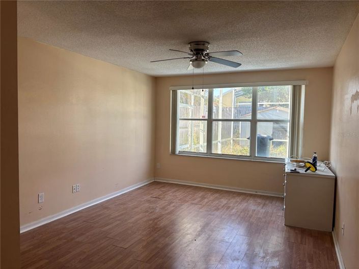 Image No.19-5 Bed House for sale