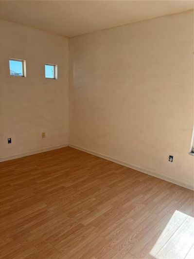 Image No.33-5 Bed House for sale