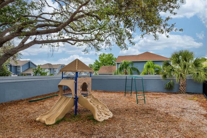 Image No.33-4 Bed Townhouse for sale