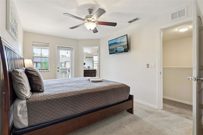 Image No.19-3 Bed Townhouse for sale