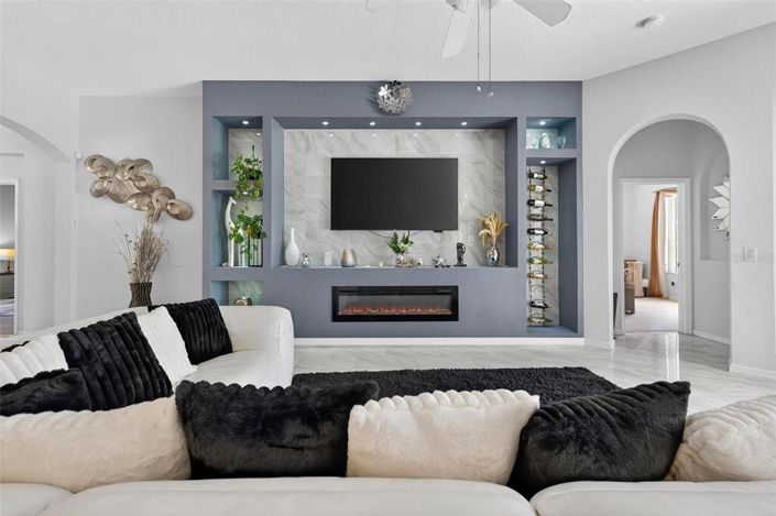 Image No.9-6 Bed House for sale