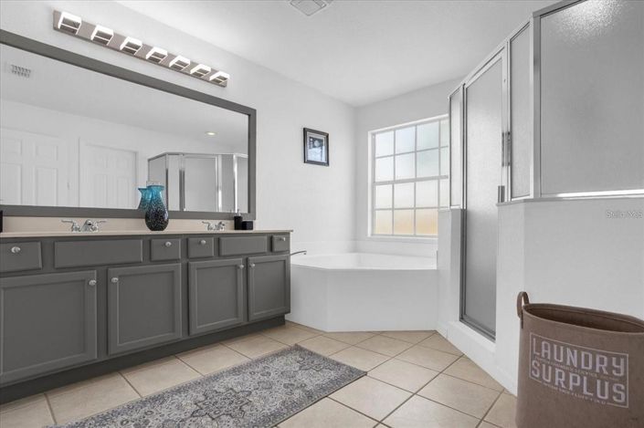 Image No.19-5 Bed Property for sale