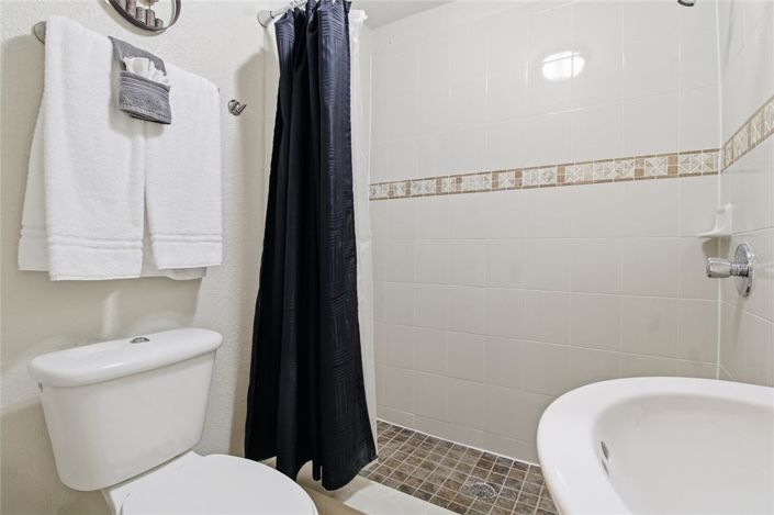 Image No.24-5 Bed Property for sale