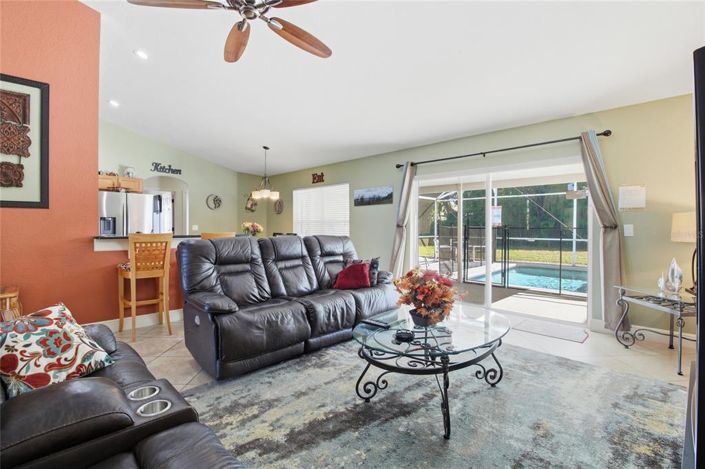 Image No.8-5 Bed House for sale