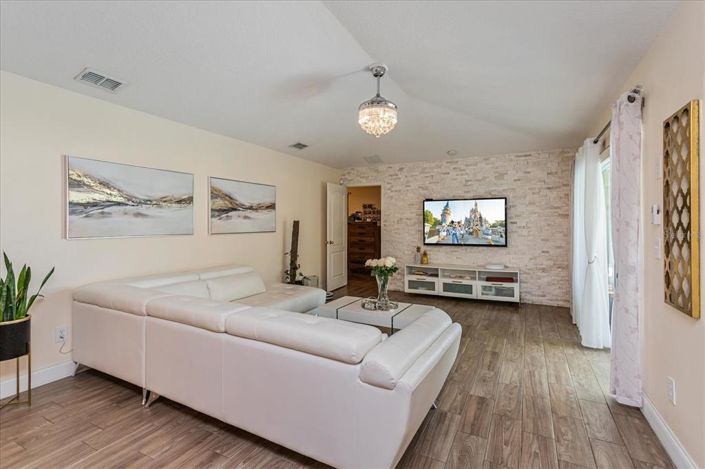 Image No.11-4 Bed House for sale