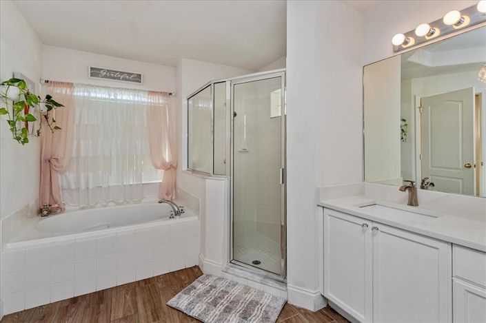 Image No.16-4 Bed House for sale