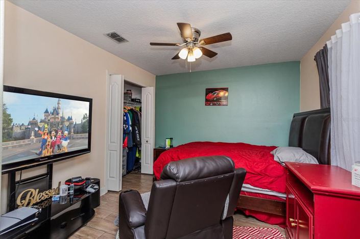 Image No.18-4 Bed House for sale